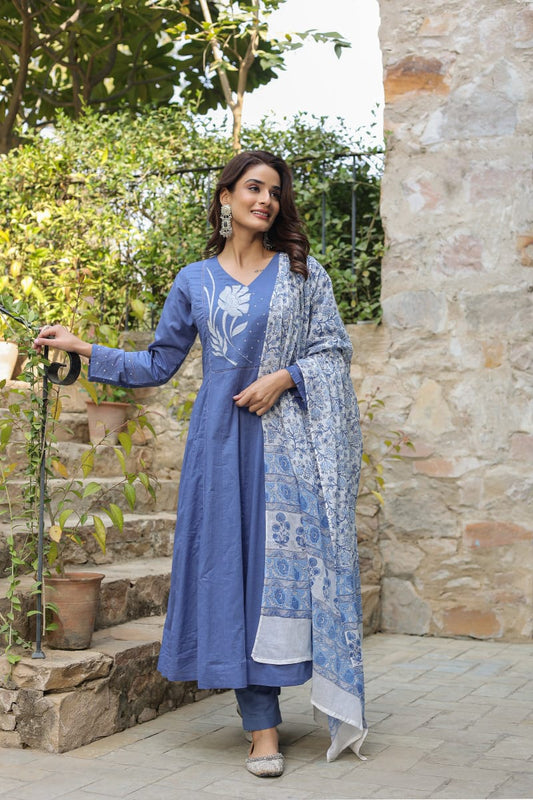 Blue Kurta Suit Set with Floral Embroidery